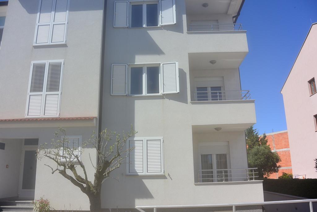 Apartments Residence L'Ulivo Ровин Екстериор снимка