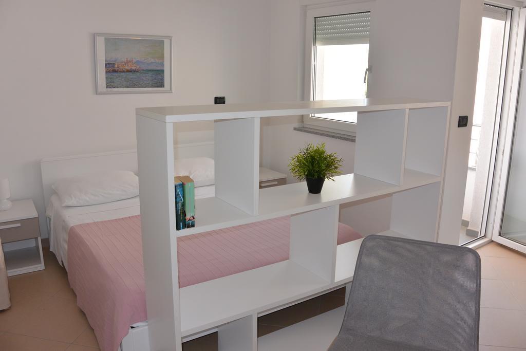 Apartments Residence L'Ulivo Ровин Екстериор снимка