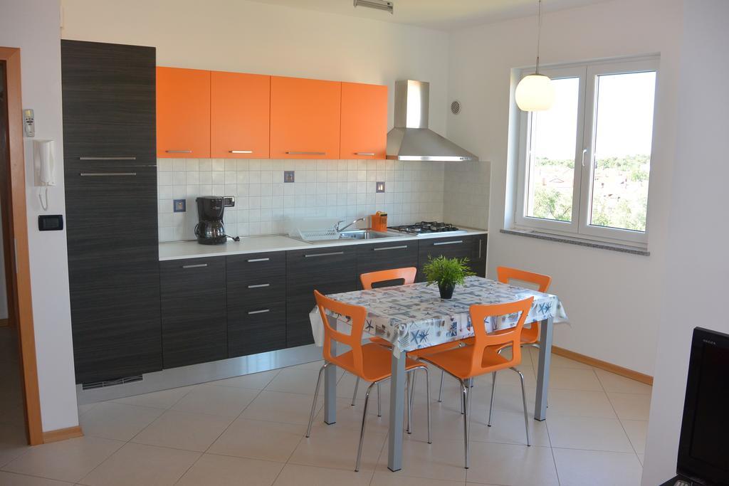Apartments Residence L'Ulivo Ровин Екстериор снимка