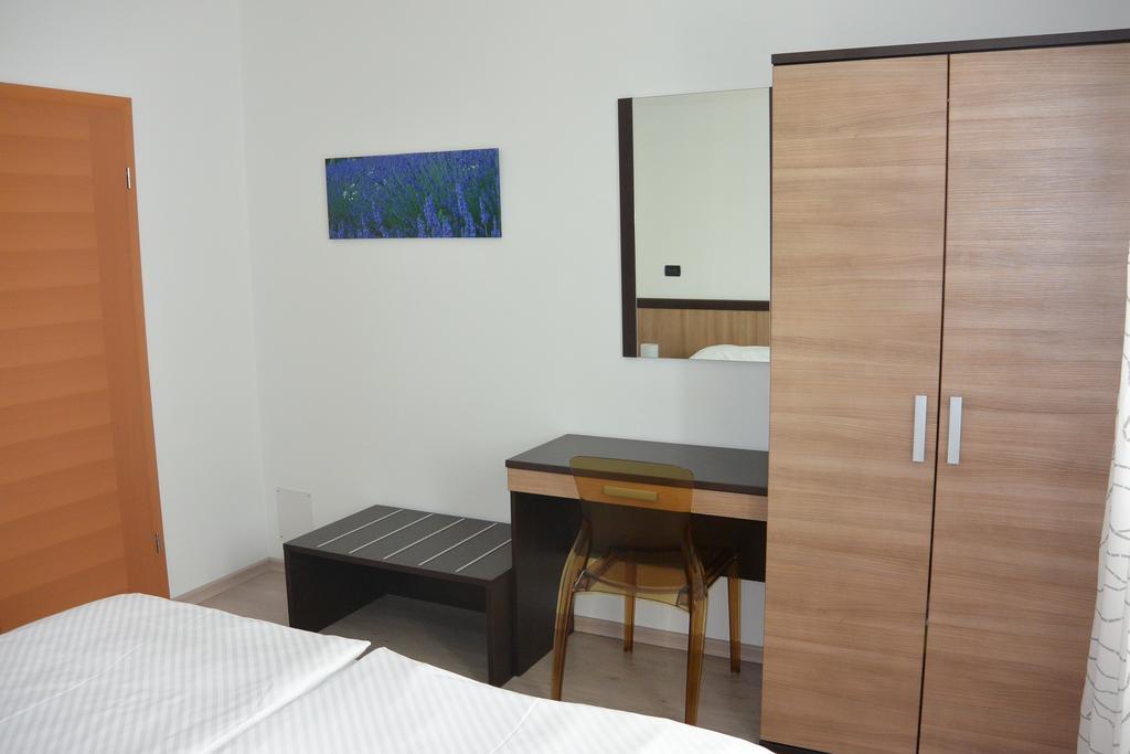 Apartments Residence L'Ulivo Ровин Екстериор снимка