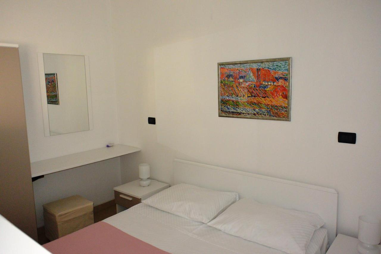Apartments Residence L'Ulivo Ровин Екстериор снимка