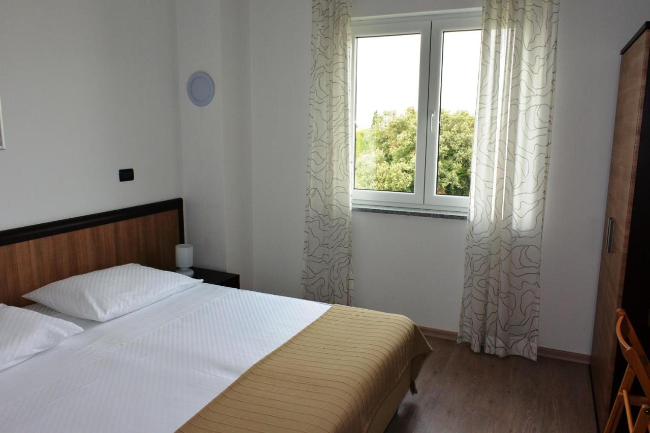 Apartments Residence L'Ulivo Ровин Екстериор снимка